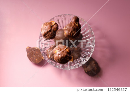 水晶球裡的花生巧克力 水晶球裡的花生巧克力 122546857