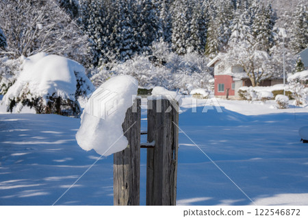 A wooden pillar that looks like it's wearing a beret [Nagano Prefecture] 122546872