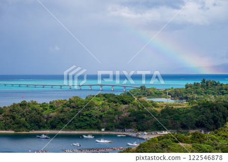 日本沖繩縣沖繩主島美麗的海景 日本沖繩縣沖繩主島美麗的海景 122546878