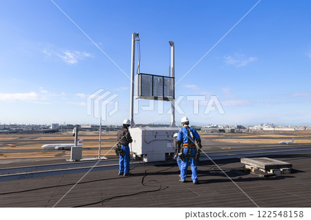 Window cleaning work using a gondola at Haneda Airport Building Window cleaning work using a gondola at Haneda Airport Building 122548158