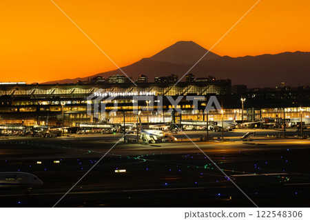 Haneda Airport and Mt. Fuji at sunset Haneda Airport and Mt. Fuji at sunset 122548306