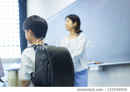 小學生在課堂上 122548938