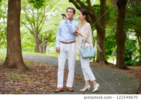 老年夫婦到賞鳥旅行 122549670