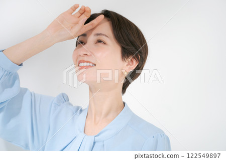 A woman in her 30s blocking the sunlight A woman in her 30s blocking the sunlight 122549897