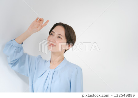 A woman in her 30s blocking the sunlight A woman in her 30s blocking the sunlight 122549899
