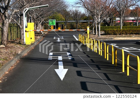 Paid parking lot/automatic gate system 122550124