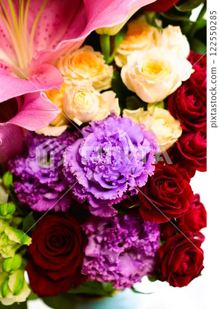 Colorful bouquet in a vase 122550285