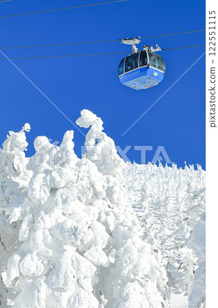 山形藏王滑雪場：索道和冰霜覆蓋的田野的壯麗景色 122551115