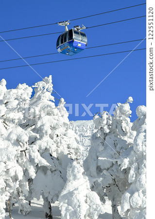 山形藏王滑雪場：索道和冰霜覆蓋的田野的壯麗景色 122551120