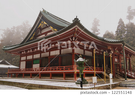 我冒著雪去了比叡山的延歷寺。 我冒著雪去了比叡山的延歷寺。 122551148