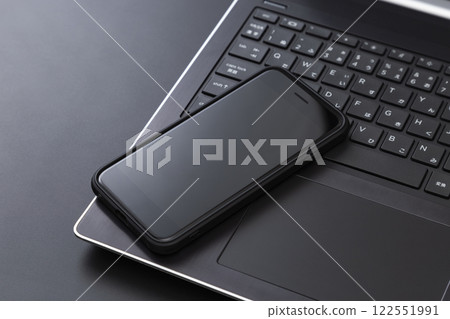 手提電腦和智能手機 122551991