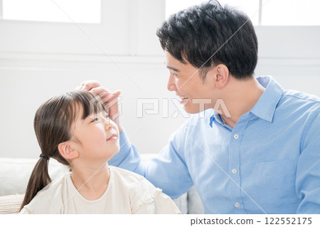 daughter, father and daughter, parenthood 122552175