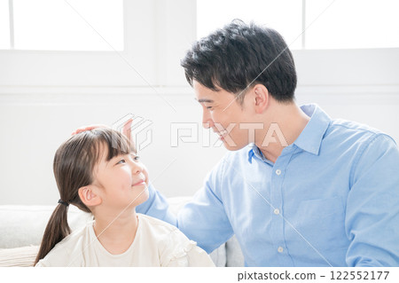 daughter, father and daughter, parenthood 122552177