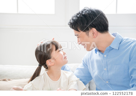 daughter, father and daughter, parenthood 122552178