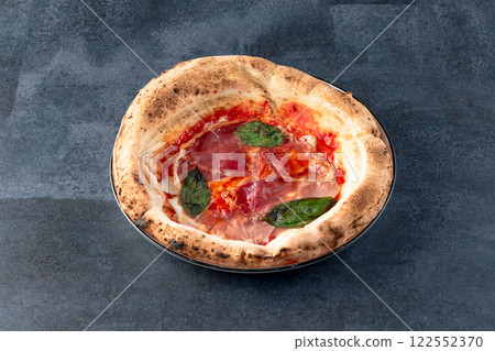 Ham and basil pizza 122552370