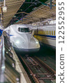 夜間抵達和離開東京車站的新幹線列車 122552955