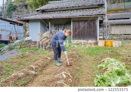 田間勞動的婦女、鄉村生活、家庭花園 122553573