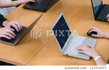 Business scene, men and women having a meeting in the office, IT company 122554471