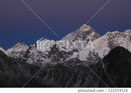 Mount Everest in the blue hour, view from Gokyo Ri, Nepal. 122554526