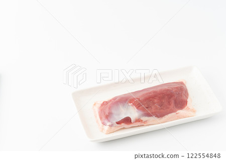 白色背景的鴨腰 122554848