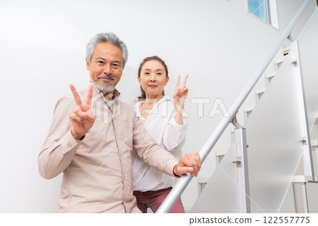 微笑的年長夫婦 微笑的年長夫婦 122557775