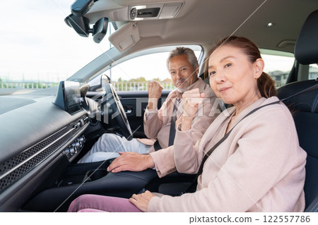 老年夫婦車 122557786