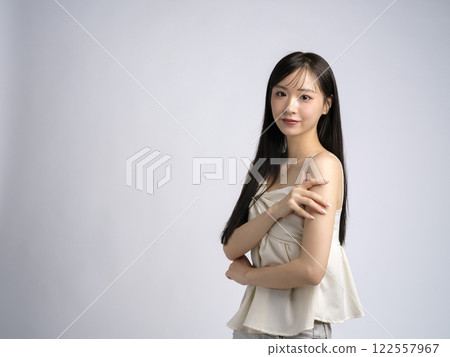 一個穿裙子的女人的肖像 122557967