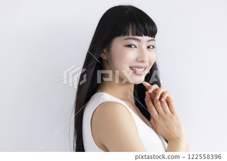 Beauty: Woman with long black hair 122558396