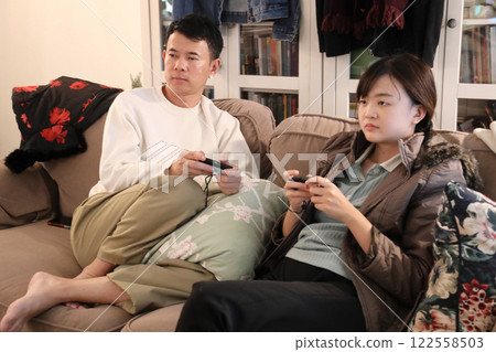 Gaming with Friend Gaming with Friend 122558503