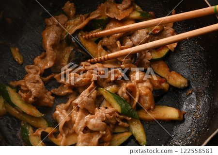 Cooking scene of stir-fried eggplant, cucumber, and pork with spicy miso 122558581