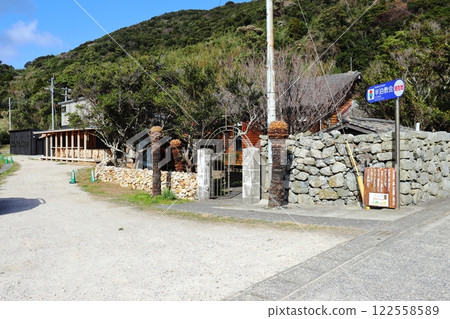 半泊教會和精釀杜松子酒釀酒廠(長崎縣福江島) 半泊教會和精釀杜松子酒釀酒廠(長崎縣福江島) 122558589