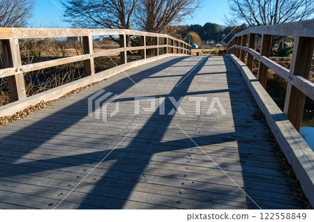 Bridge and shadow 122558849