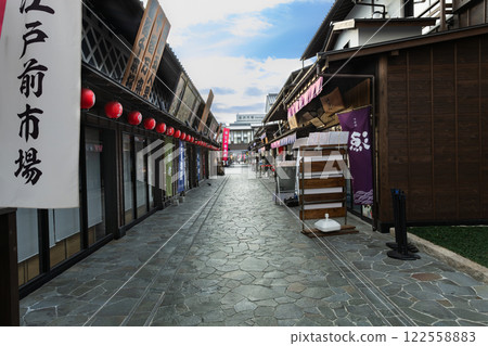 Toyosu Main Street attracts many visitors Toyosu Main Street attracts many visitors 122558883