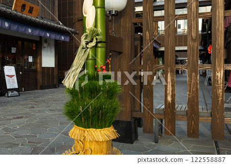 Toyosu Kadomatsu, welcoming many visitors Toyosu Kadomatsu, welcoming many visitors 122558887