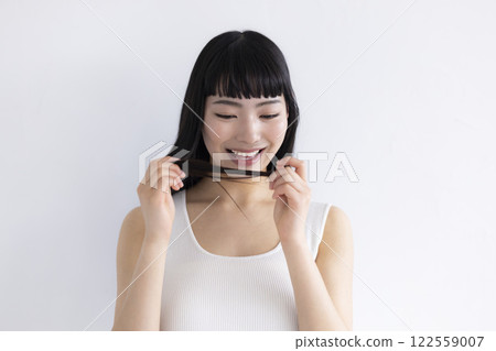 Beauty: Woman with long black hair 122559007