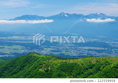 從霧峰眺望夏日的南阿爾卑斯山 122559959