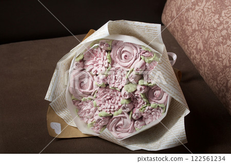 A bouquet of marshmallows. Zephyr flowers. Packed in craft paper. 122561234