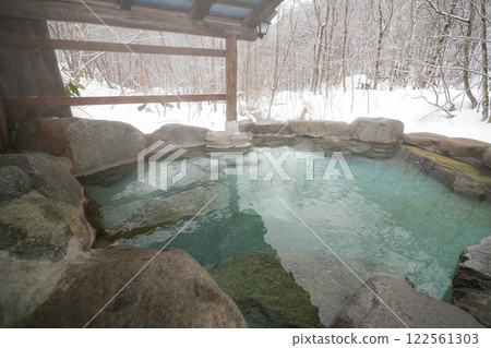 Yukimi open-air bath Shinhotaka Onsen 122561303