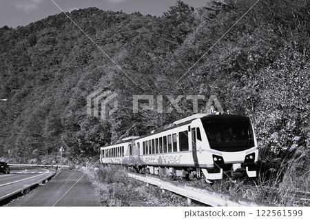 Autumn on the Kamaishi Line (Galaxy Dream Line Kamaishi Line) sightseeing train 122561599