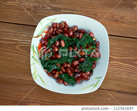 Spinach with Peanuts 122561697