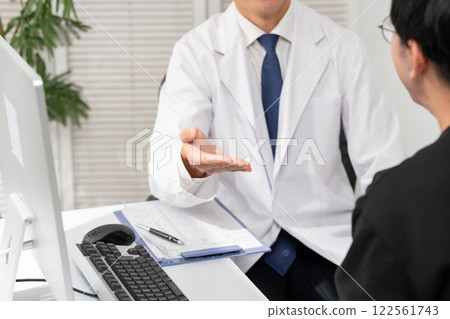 醫學影像醫生患者面對面 122561743