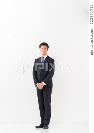 Businessman portrait full body 122561752