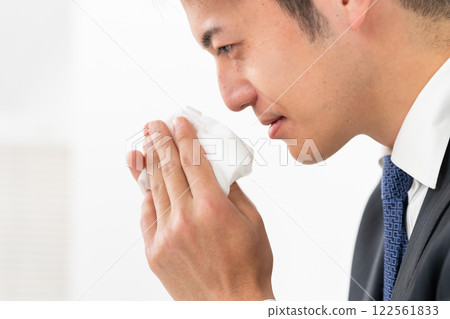Hay fever businessman allergy 122561833