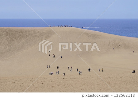 Tottori Sand Dunes in early summer Sand dunes and tourists (early summer) 122562118