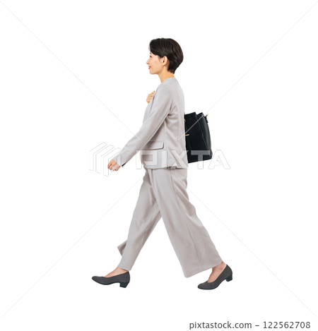 行走的中年女性商務人士 - 全身照片 PNG,背景透明,手工精確裁剪 行走的中年女性商務人士 - 全身照片 PNG,背景透明,手工精確裁剪 122562708
