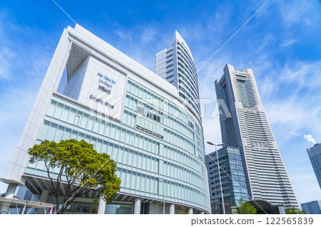 Cityscape in front of Sakuragicho Station, Yokohama [Yokohama City, Kanagawa Prefecture] 122565839