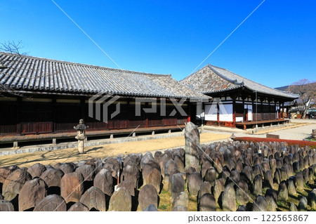 [Nara Prefecture] Gokurakubo Main Hall and Zen Room at Gangoji Temple in sunny weather 122565867
