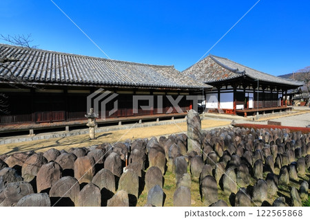 [Nara Prefecture] Gokurakubo Main Hall and Zen Room at Gangoji Temple in sunny weather 122565868