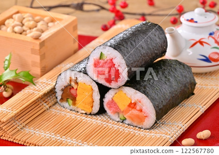 節分惠方捲和幸運豆的圖像。幸運符、避邪和二月活動。 122567780