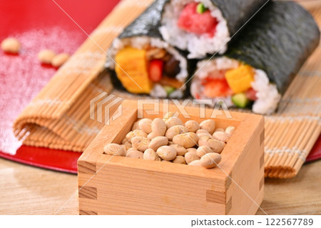 節分惠方捲和幸運豆的圖像。幸運符、避邪和二月活動。 122567789